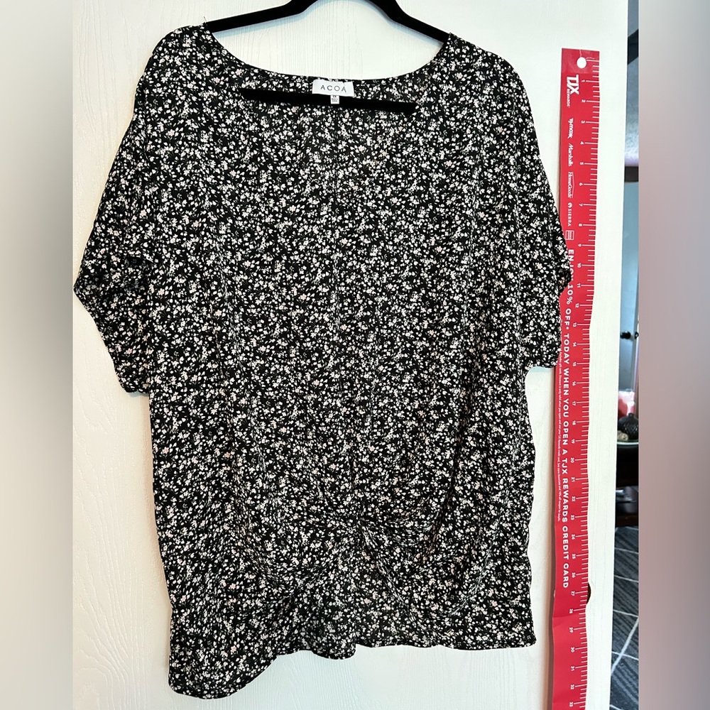 Acoa Twist-front Print Top 1X